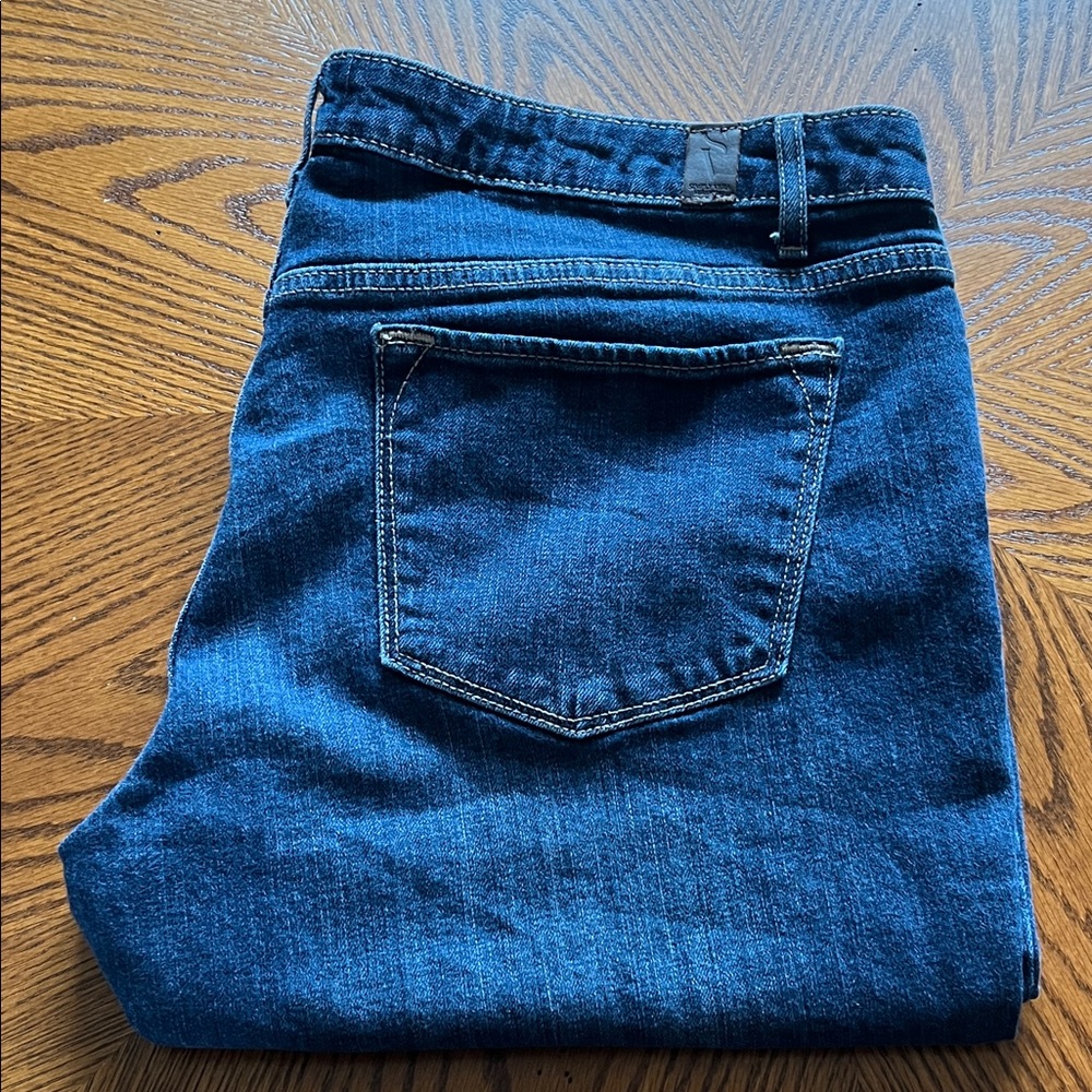 Vera Wang Simply Vera Denim Capris Size 14